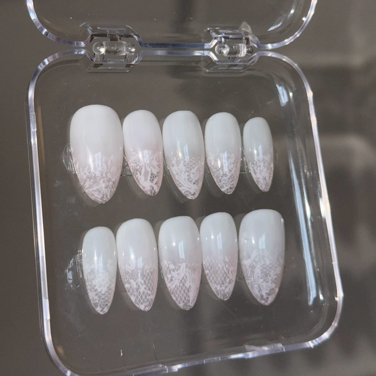 White lace tip