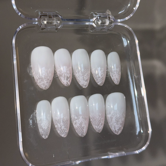 White lace tip