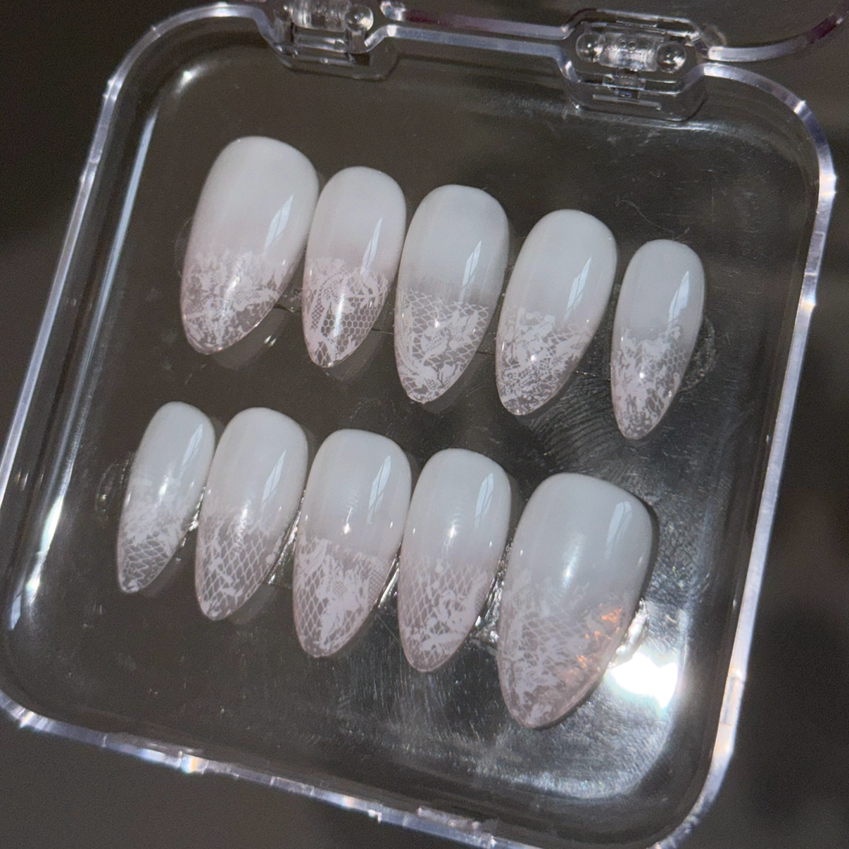 White lace tip